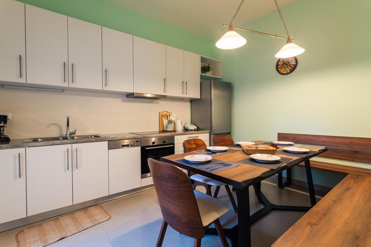 Upscale Modern Escape In The Historic Center Lejlighed Kalamata Eksteriør billede